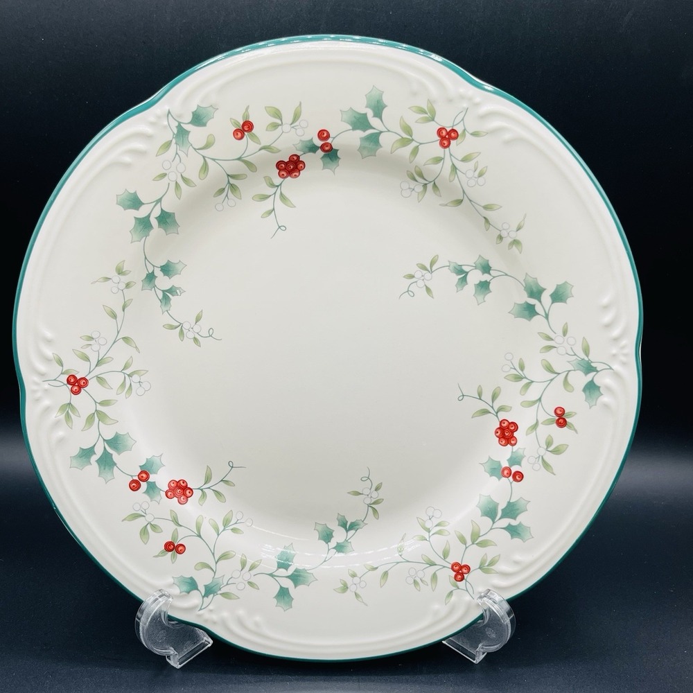 Pfaltzgraff Winterberry Christmas Dinnerware - Set Of 4 Dinner Plates 10 1/4"
